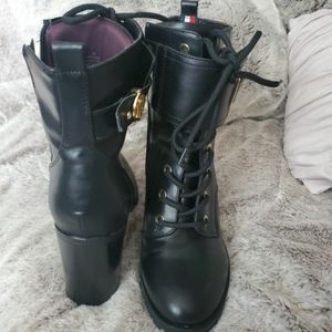 Size 9 Tommy hilfiger booties